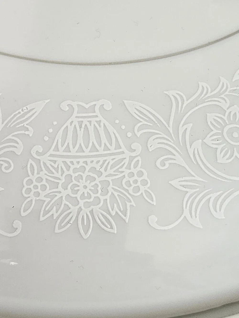 Crown Victoria Porcelain 2 Quart Round Covered Cassorole Dish Discontinued